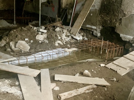 Podestatova palača 12. septembra lani. Gre za tla v pritličju, v katera prodira morska voda.  